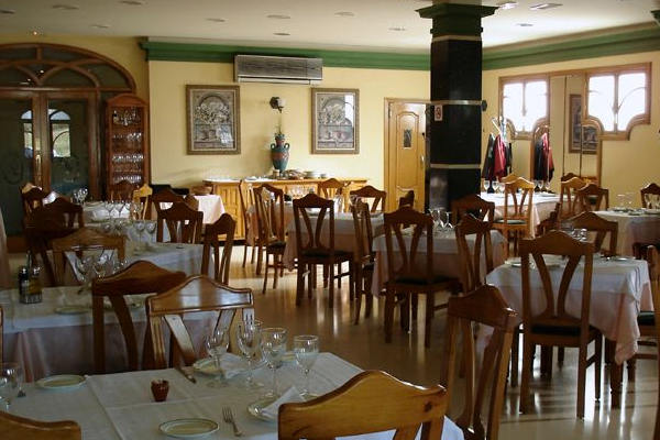 http://www.elcary.com/restaurante//imagenes_photobox//SALON1.png